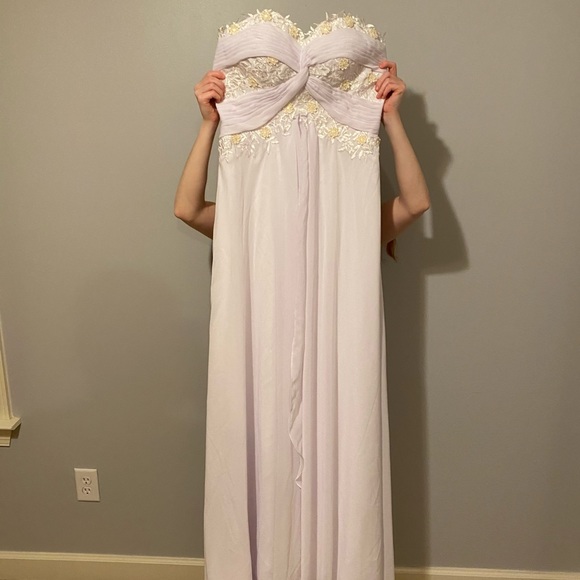 BRAND NEW white wedding dress - Picture 4 of 7